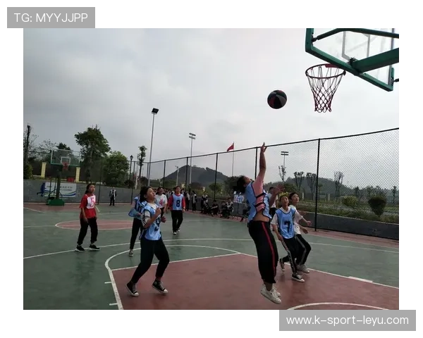 “简阳文体中心篮球赛：极速反击与精妙配合，决战终极冠军”